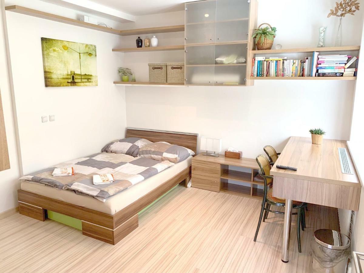Krasny Apartman U Lesa, Trolejbus Do Centra A Bvv, Parkovani Zdarma Brno Dış mekan fotoğraf