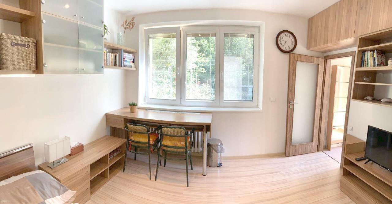 Krasny Apartman U Lesa, Trolejbus Do Centra A Bvv, Parkovani Zdarma Brno Dış mekan fotoğraf